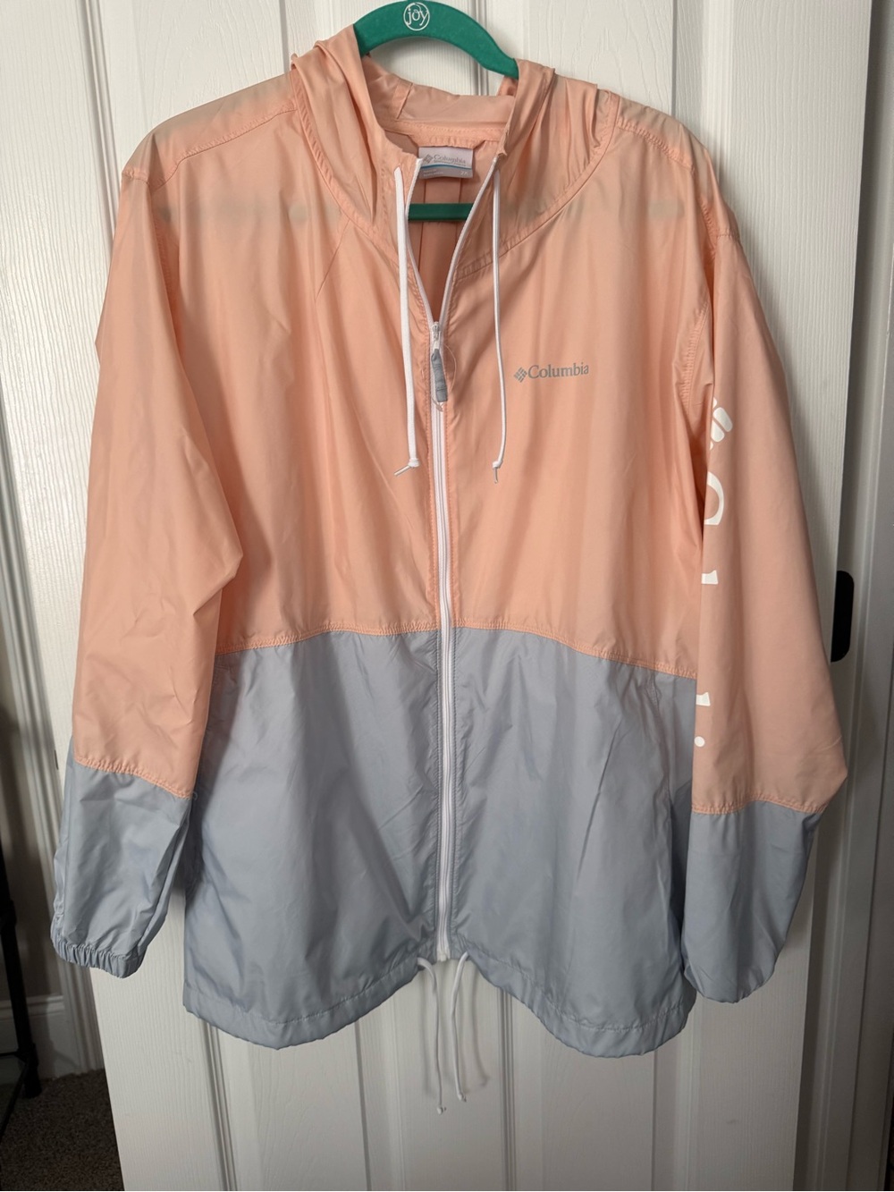 Columbia Women’s Windbreaker Jacket